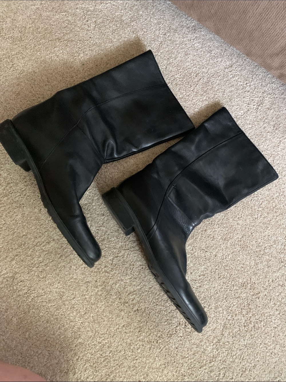 Naturalizer Black Leather Boots
Women’s Size 10 (snug fit)
In gr8 condition ⭐️ - Picture 4 of 7